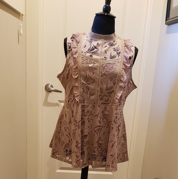 Suzanne Betro Tops - Suzanne Betro Elegant Lace Sleeveless Top - Dusty Pink